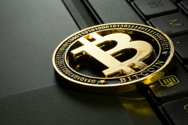 ARK Invest Bitcoin $750.000 entro il 2030 — analisi Cathie Wood sui driver strutturali