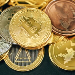 Crypto coins with world maps - Traxer / Unsplash