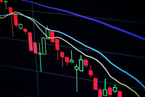 Grafico Bitcoin con metriche on-chain MVRV e supply in perdita su tablet — segnali di fondo del mercato 2026