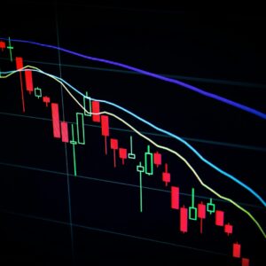 Analisi tecnica Bitcoin su tablet Binance — grafico BTC giugno 2026