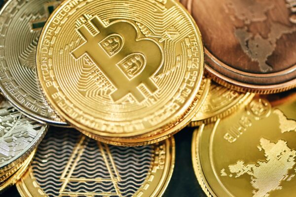 Corea del Sud regolamentazione crypto AML 2026 - skyline Seul con grafica Bitcoin