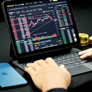Grafico flussi ETP Bitcoin con dati K33 Research 2026 — deflusso record 127.774 BTC