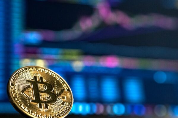 Moneta Bitcoin dorata a simboleggiare la sidechain Liquid Network colpita dal bug da $320 milioni