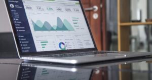 Schermo di trading digitale che rappresenta l'ecosistema Bitcoin e Liquid Network