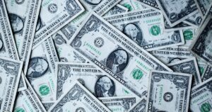 Mappa finanziaria globale che rappresenta le acquisizioni aziendali Bitcoin di XCE