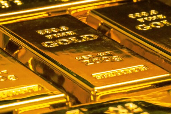 Lingotti d'oro simbolo degli investimenti istituzionali, articolo sulla revisione SEC delle regole di custodia crypto