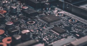 Circuito elettronico che simboleggia la nuova normativa fiscale tedesca su Bitcoin